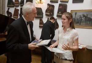 Handing of course participation diplomas. Anastasija Szanskowa. Fot. Andrzej Solnica
